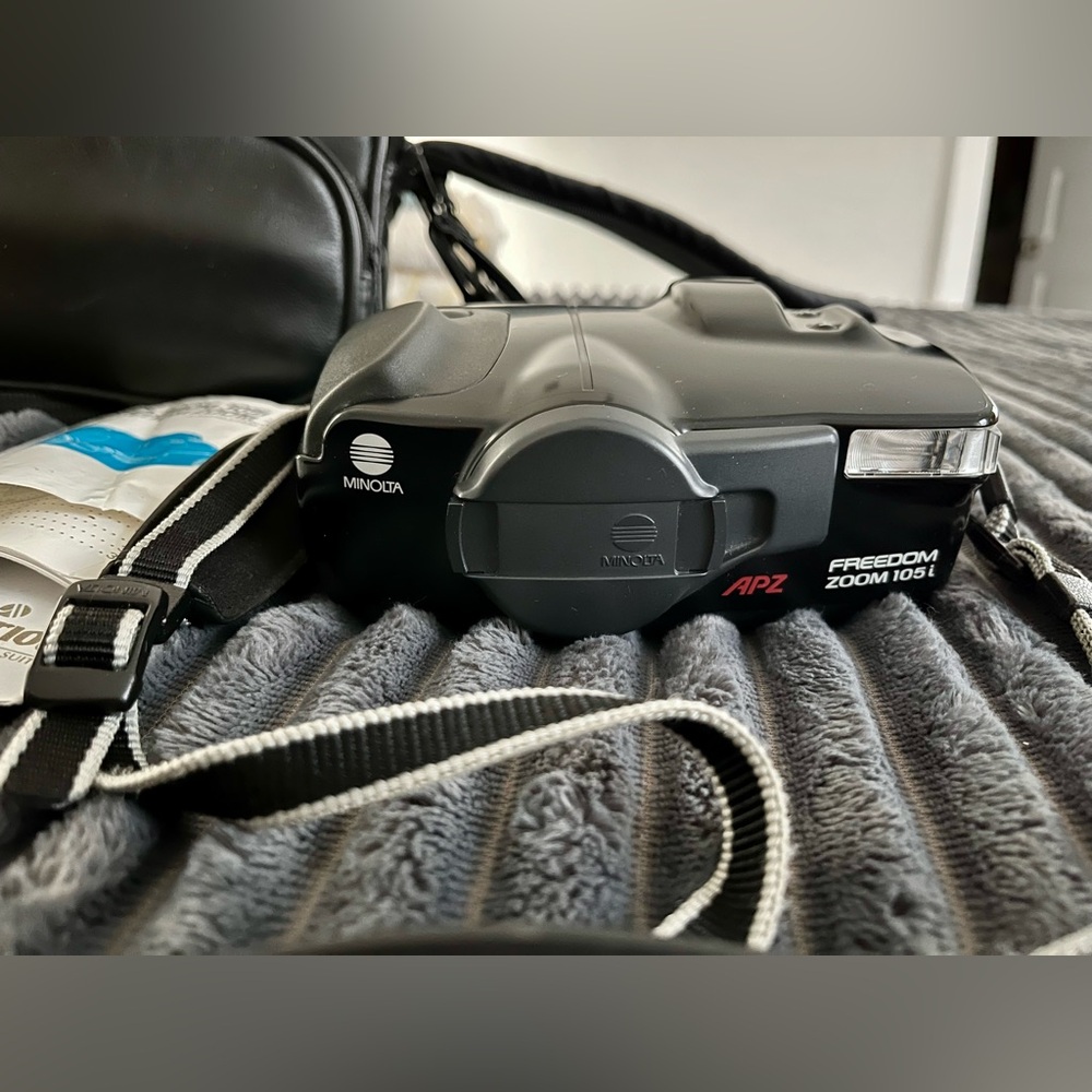 Minolta Freedom Zoom 105i Camera